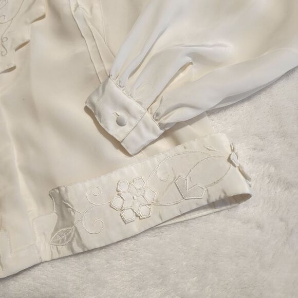 Unbranded Womens Cream Colored Long Sleeve Button Front Blouse Size Small - Picture 2 of 10